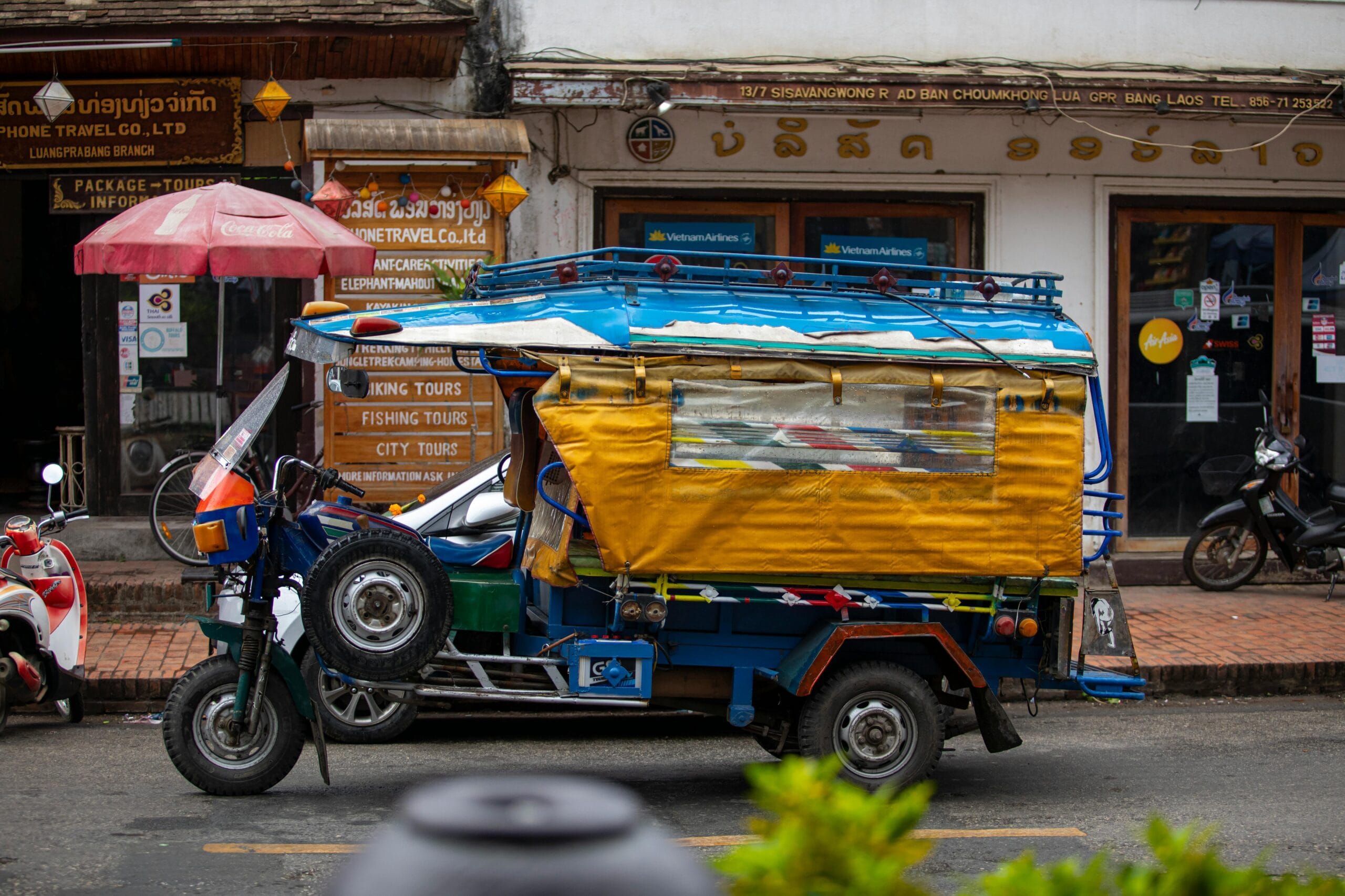 How much should I pay for a tuk tuk in Laos?