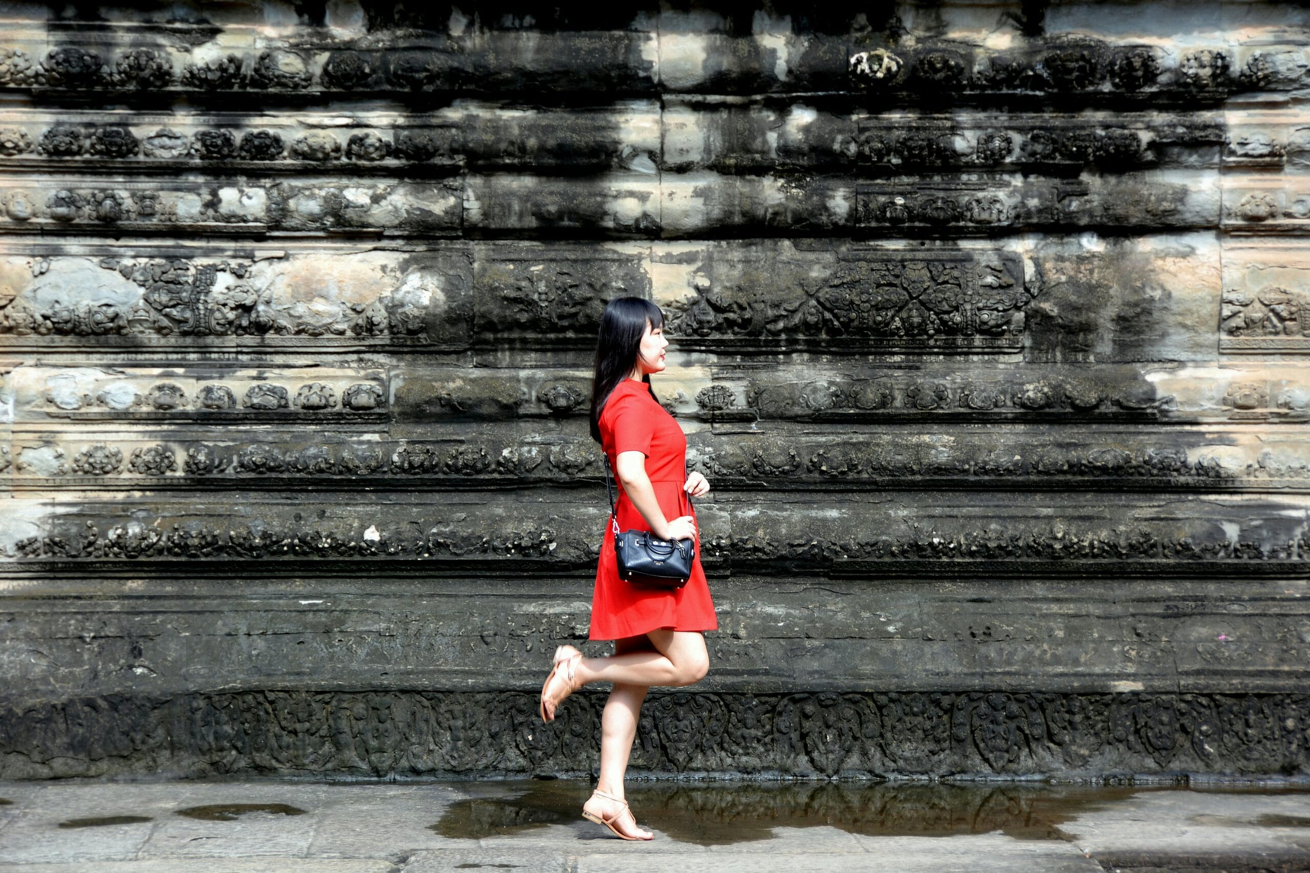 Can a woman wear shorts in Cambodia?